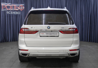 Подержанный автомобиль BMW X7 2019 года (7 фото)