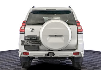 Подержанный автомобиль Toyota Land Cruiser Prado 2021 года (6 фото)