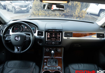 Подержанный автомобиль Volkswagen Touareg 2013 года (12 фото)