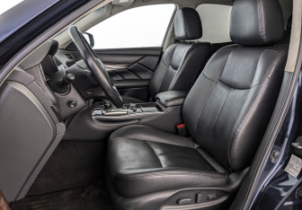 Подержанный автомобиль Infiniti Q70 2015 года (20 фото)