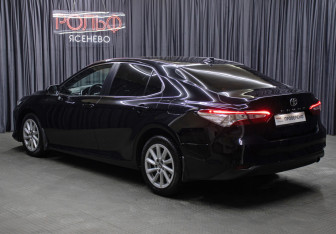 Подержанный автомобиль Toyota Camry Sedan 2021 года (4 фото)