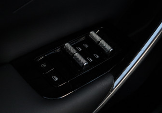 Подержанный автомобиль Geely Atlas 2024 года (28 фото)