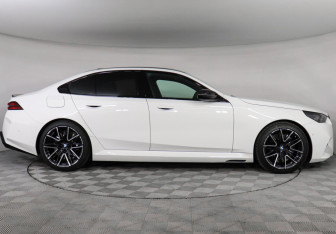 Новый BMW M5 Sedan 2025 (6 фото)