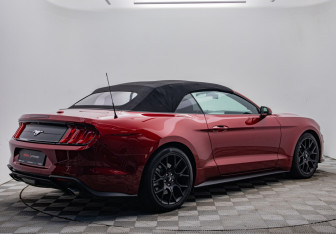 Подержанный автомобиль Ford Mustang Convertible 2019 года (5 фото)