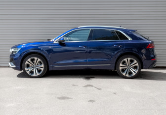 Подержанный автомобиль Audi Q8 2018 года (8 фото)