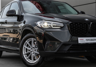 Подержанный автомобиль BMW X4 2022 года (26 фото)