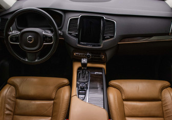 Подержанный автомобиль Volvo XC90 2015 года (13 фото)