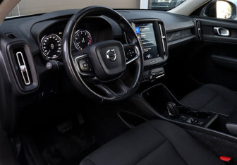 Подержанный автомобиль Volvo XC40 2019 года (11 фото)