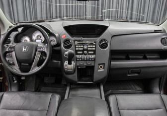 Подержанный автомобиль Honda Pilot 2013 года (16 фото)