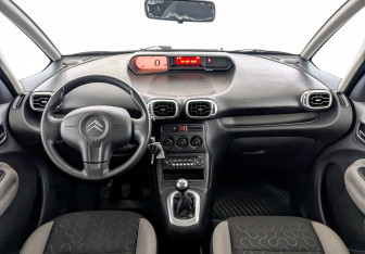 Подержанный автомобиль Citroen C3 Picasso 2012 года (14 фото)