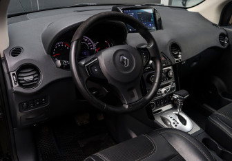 Подержанный автомобиль Renault Koleos 2012 года (15 фото)