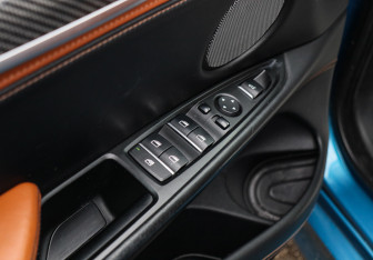 Подержанный автомобиль BMW X5 M 2015 года (21 фото)