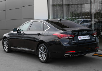 Подержанный автомобиль Genesis G80 2017 года (7 фото)
