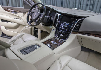 Подержанный автомобиль Cadillac Escalade Suv 2015 года (15 фото)