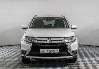 Подержанный автомобиль Mitsubishi Outlander 2015 года (2 фото)