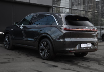 Подержанный автомобиль LiXiang L6 2024 года (7 фото)