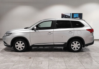 Подержанный автомобиль Mitsubishi Outlander 2017 года (8 фото)