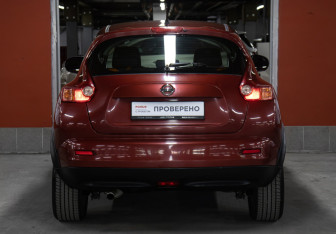 Подержанный автомобиль Nissan Juke 2014 года (6 фото)