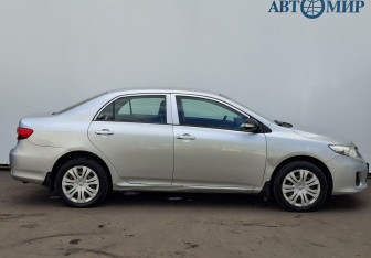 Подержанный автомобиль Toyota Corolla Sedan 2010 года (4 фото)