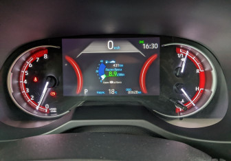 Подержанный автомобиль Toyota RAV4 2022 года (5 фото)