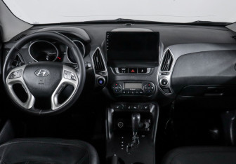 Подержанный автомобиль Hyundai ix35 2012 года (12 фото)