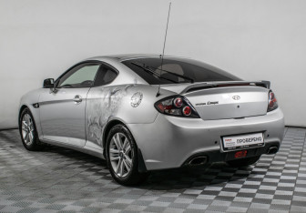 Подержанный автомобиль Hyundai Coupe 2008 года (7 фото)
