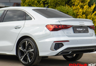 Подержанный автомобиль Audi A3 Sedan 2022 года (18 фото)
