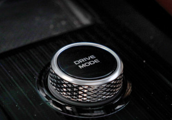 Подержанный автомобиль Geely Monjaro 2023 года (24 фото)