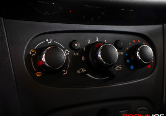 Подержанный автомобиль Renault Sandero 2020 года (17 фото)