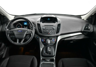 Подержанный автомобиль Ford Kuga 2017 года (8 фото)