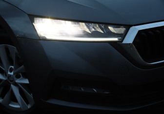 Подержанный автомобиль Skoda Octavia Liftback 2022 года (27 фото)