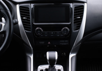 Подержанный автомобиль Mitsubishi Pajero Sport 2019 года (14 фото)