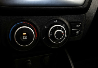 Подержанный автомобиль Kia Rio Hatchback 2012 года (9 фото)