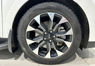 Подержанный автомобиль Kia Carnival 2021 года (10 фото)