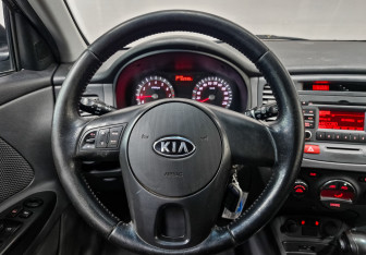 Подержанный автомобиль Kia Rio Hatchback 2011 года (21 фото)