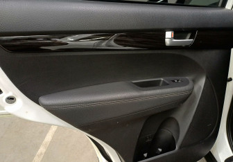 Подержанный автомобиль Kia Sorento 2011 года (23 фото)