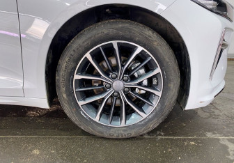 Подержанный автомобиль Geely Preface 2024 года (20 фото)