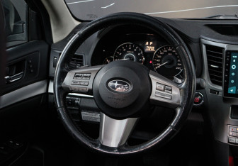 Подержанный автомобиль Subaru Outback Wagon 2011 года (12 фото)
