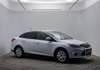 Подержанный автомобиль Ford Focus Sedan 2014 года (3 фото)