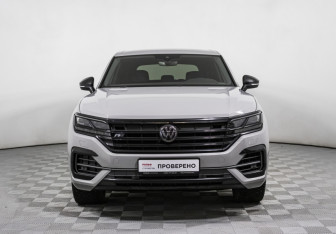 Подержанный автомобиль Volkswagen Touareg 2020 года (2 фото)