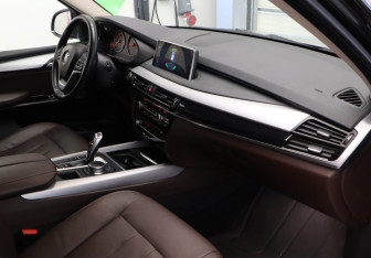Подержанный автомобиль BMW X5 2017 года (24 фото)