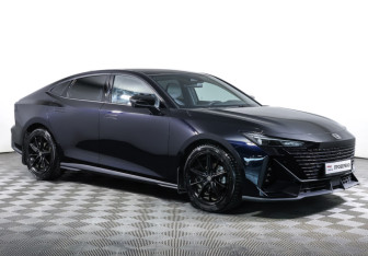 Подержанный автомобиль Changan UNI-V 2023 года (3 фото)