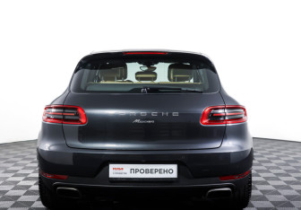 Подержанный автомобиль Porsche Macan 2018 года (6 фото)