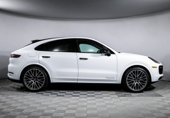 Подержанный автомобиль Porsche Cayenne 2022 года (4 фото)