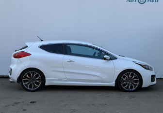 Подержанный автомобиль Kia Ceed GT 2015 года (4 фото)