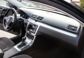 Подержанный автомобиль Volkswagen Passat Sedan 2011 года (7 фото)