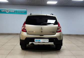 Подержанный автомобиль Renault Sandero 2011 года (6 фото)