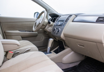 Подержанный автомобиль Nissan Tiida Hatchback 2012 года (9 фото)