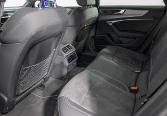 Подержанный автомобиль Audi A7 2022 года (11 фото)