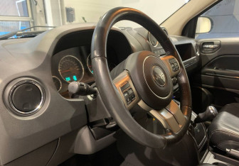 Подержанный автомобиль Jeep Compass 2011 года (8 фото)